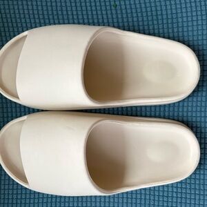 Source Unknown Cream Slide Sandals